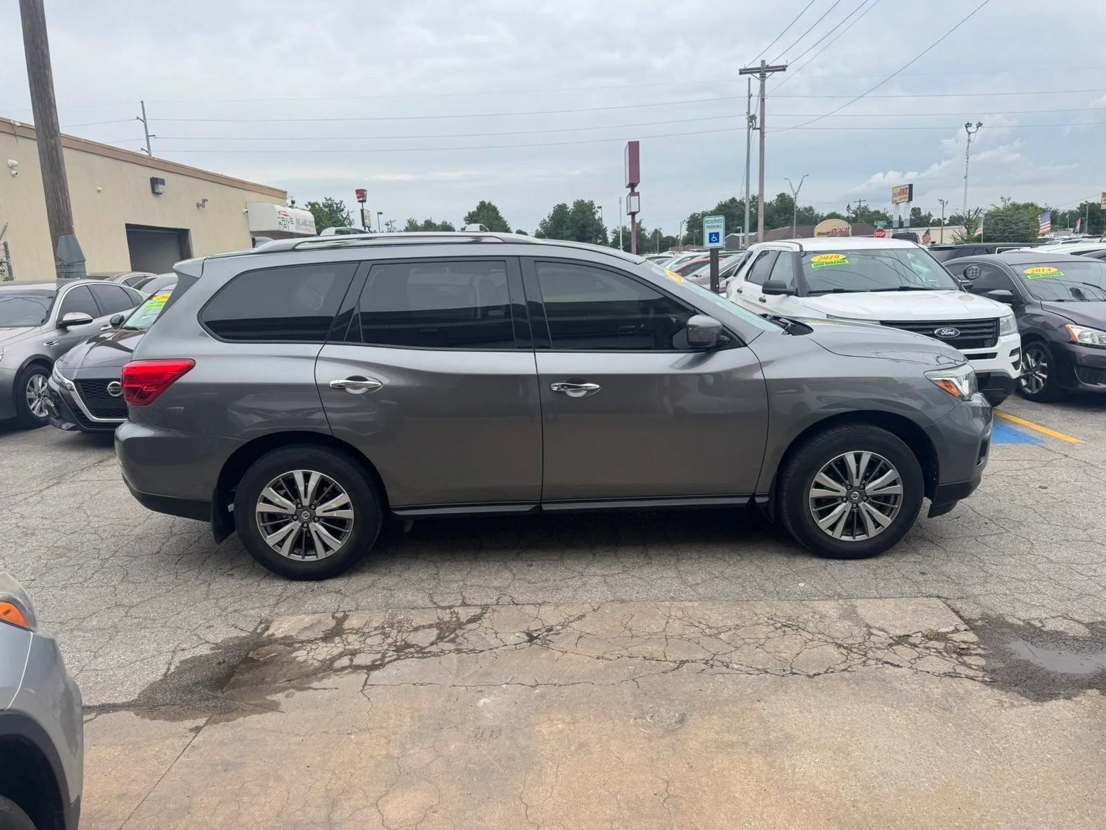 Used 2019 Nissan Pathfinder S FWD image 5