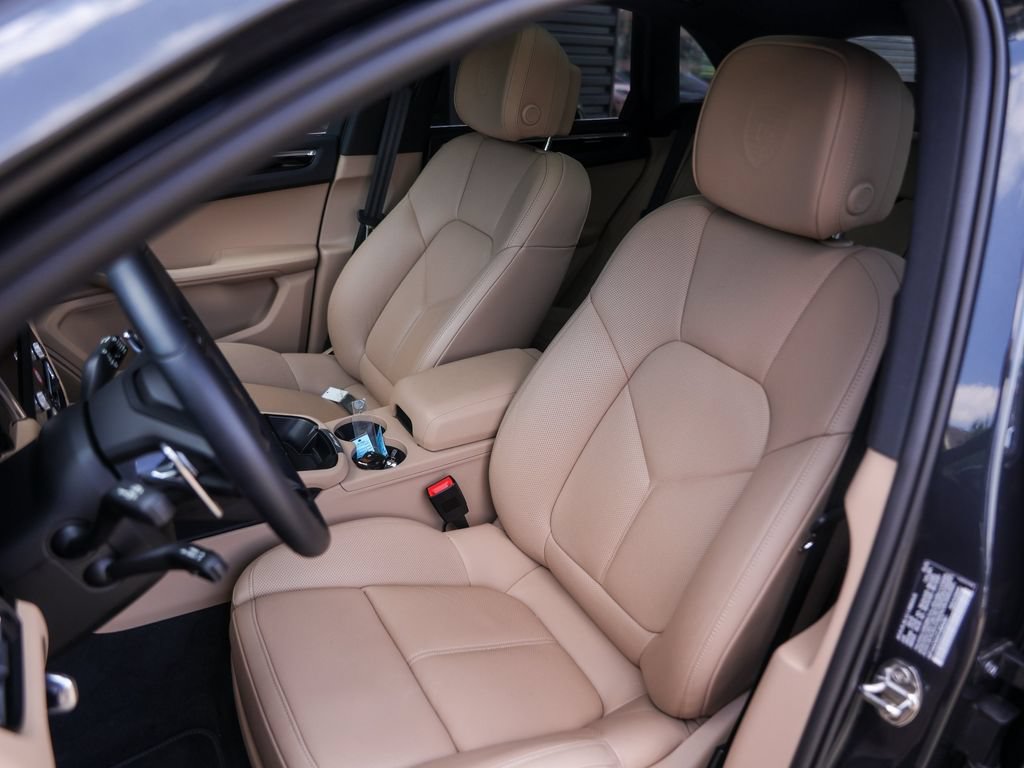 Certified 2026 Porsche Macan AWD/4WD image 5