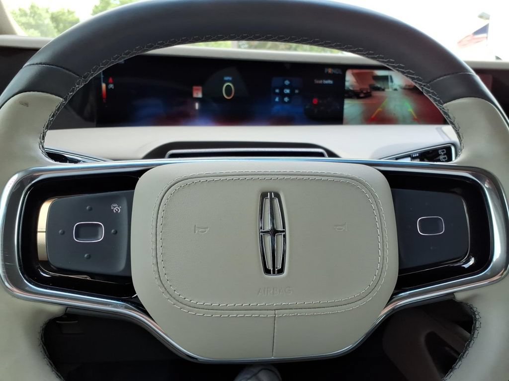 Used 2024 Lincoln Nautilus Reserve AWD/4WD image 18