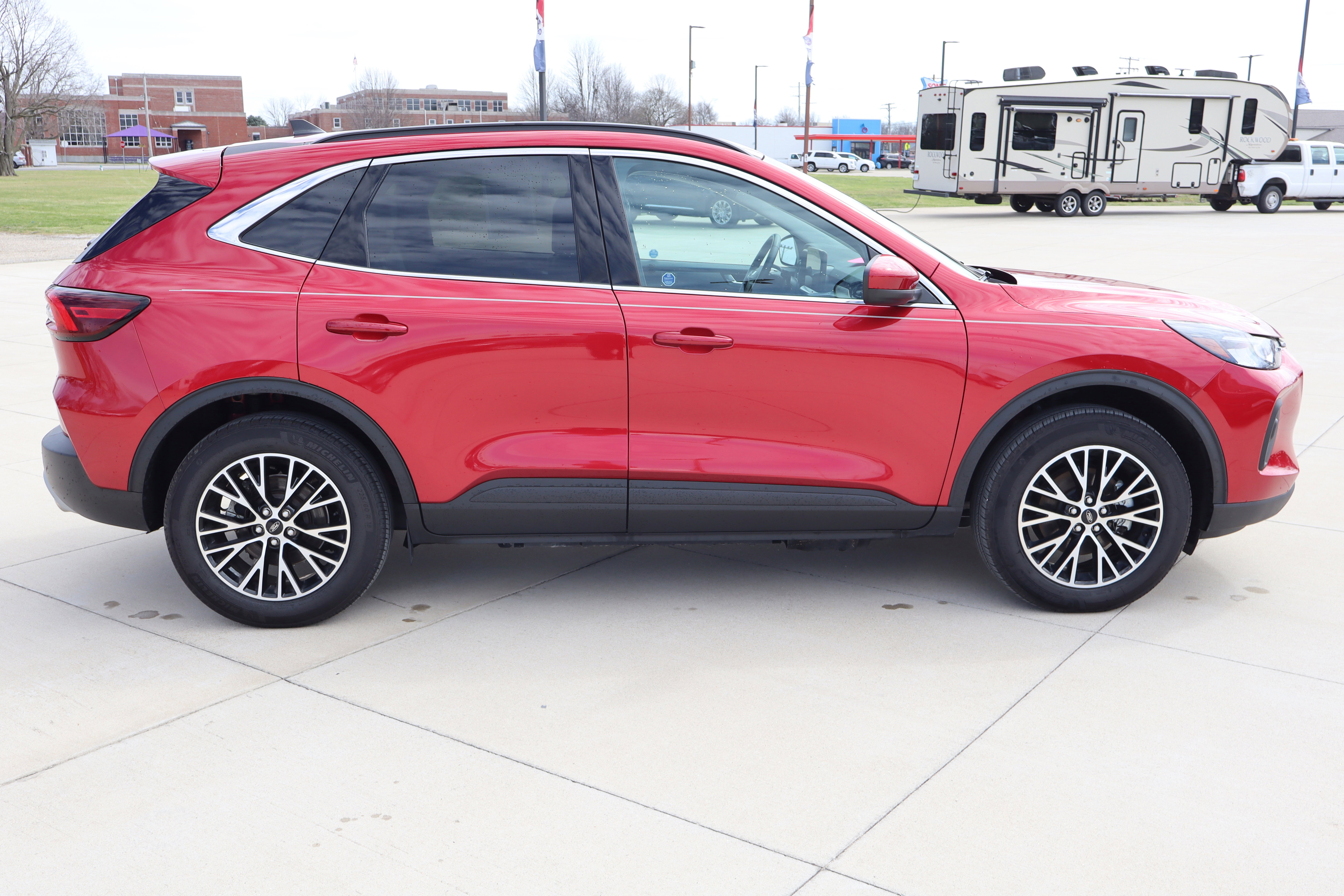 Used 2025 Ford Escape SE image 5