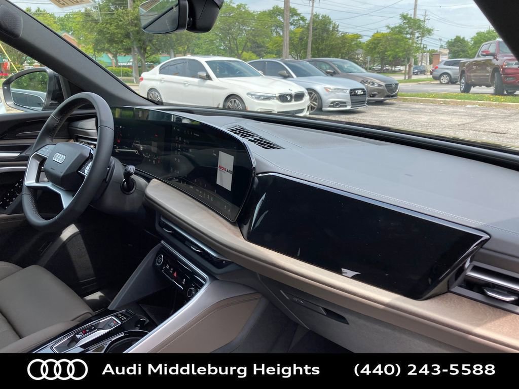 Used 2025 Audi Q5 Premium w/ Convenience Package image 19