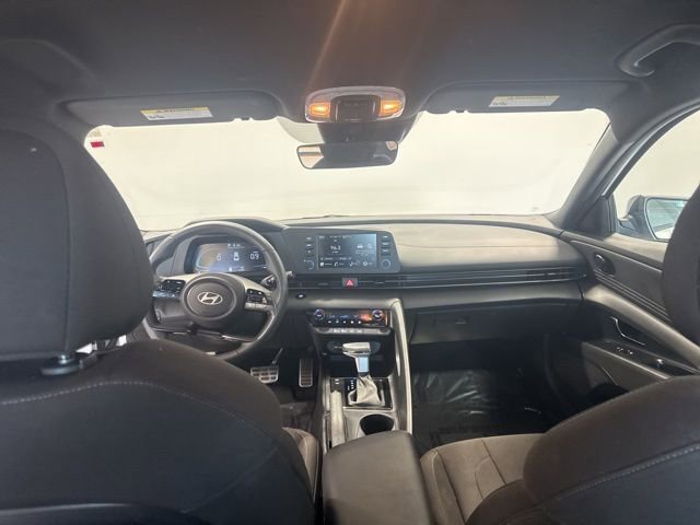 Used 2025 Hyundai Elantra Sport image 18