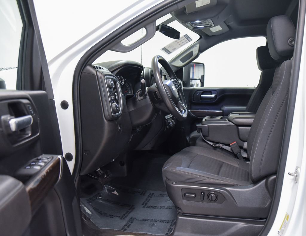 Used 2021 Chevrolet Silverado 2500 LT image 2