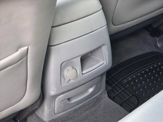 Used 2011 Hyundai Santa Fe SE image 16