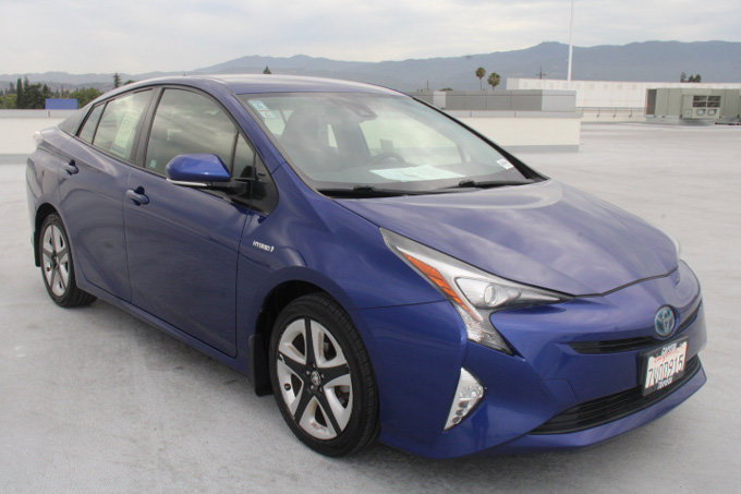 Used 2016 Toyota Prius Three Touring FWD image 2