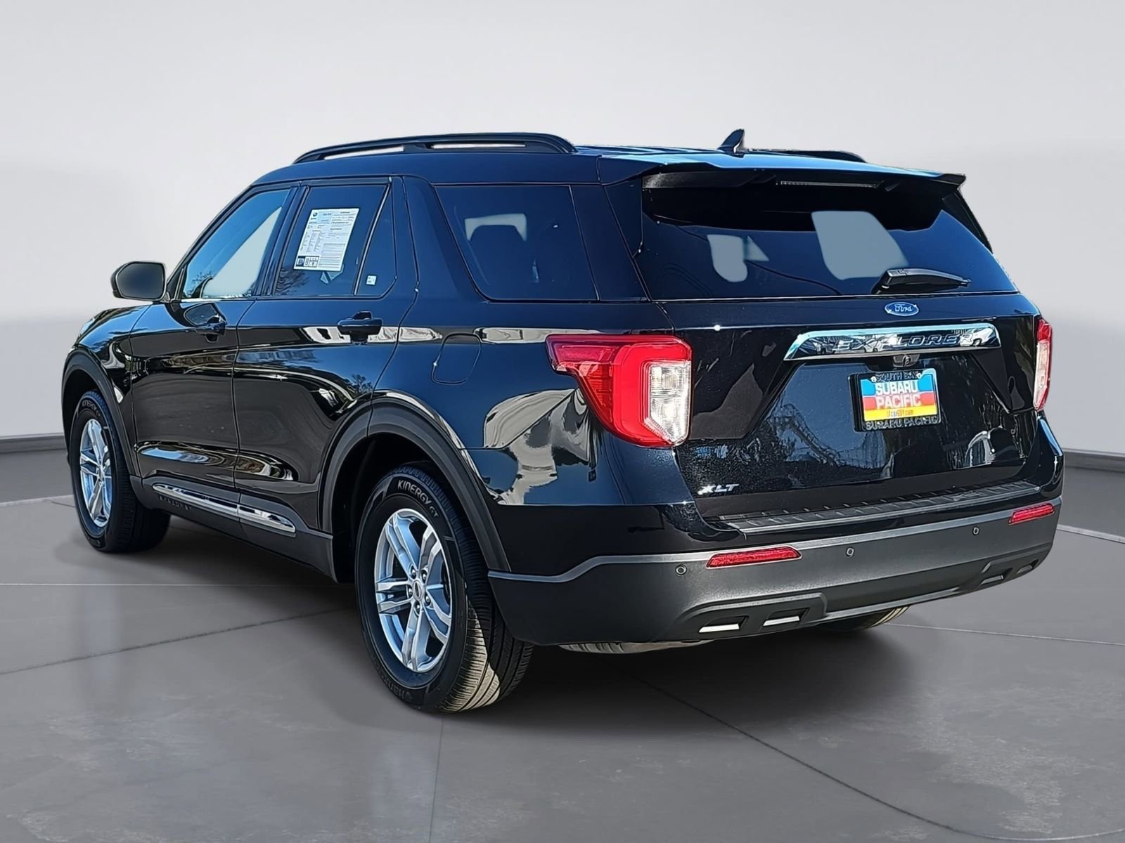 Used 2023 Ford Explorer XLT image 5