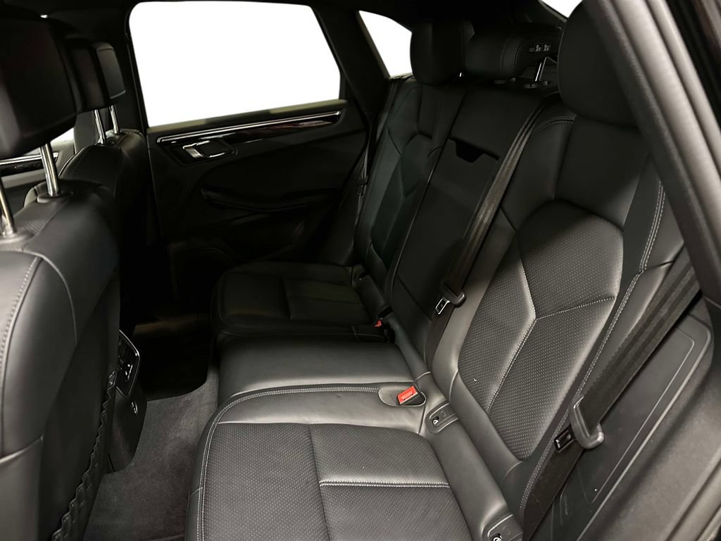 Used 2024 Porsche Macan AWD/4WD image 23