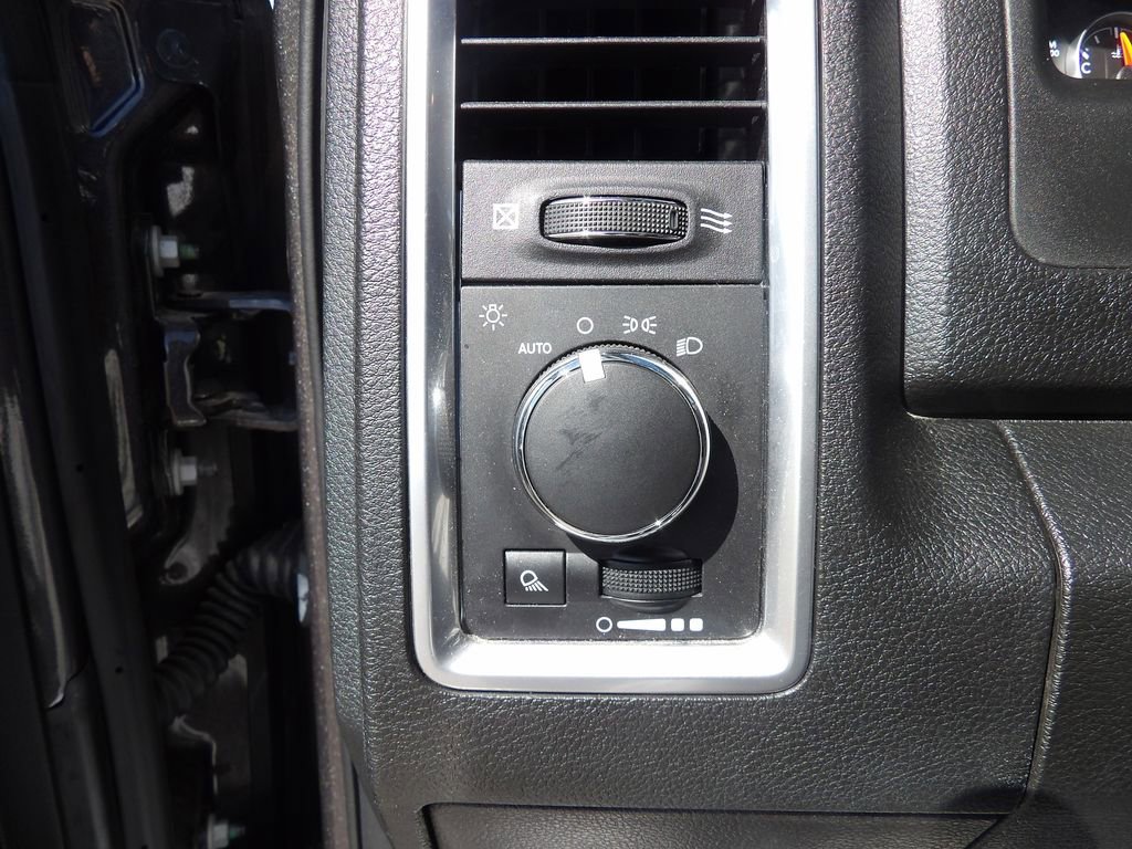 Used 2024 RAM 1500 Classic SLT AWD/4WD image 13