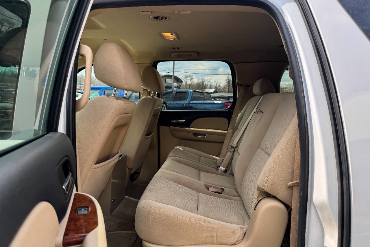 Used 2007 Chevrolet Suburban 2500 LT AWD/4WD image 17