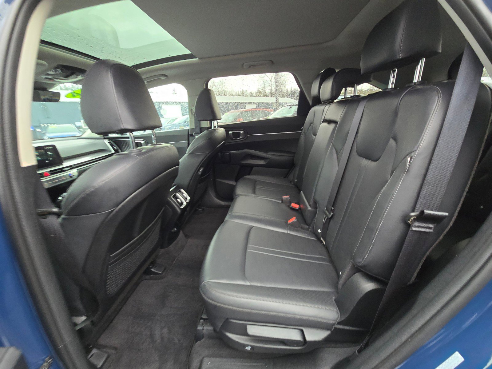 Used 2024 Kia Sorento S w/ Panoramic Sunroof Package image 17