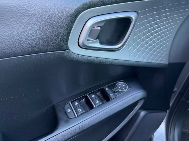 Used 2024 Kia Soul LX w/ Option Group 015 FWD image 28