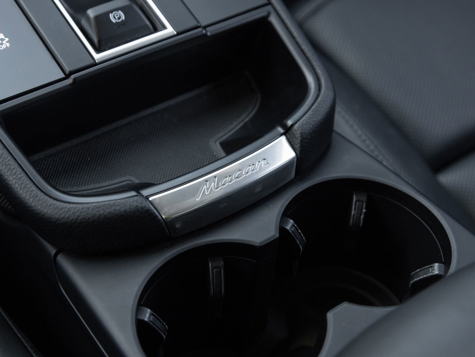 Certified 2024 Porsche Macan Turbo AWD/4WD image 28