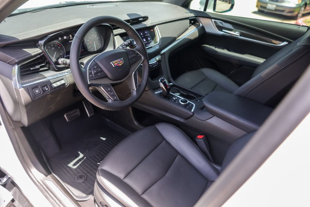 Used 2026 Cadillac XT5 Sportv w/ LPO, Onyx Lite Package AWD/4WD image 10