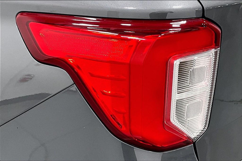 Used 2023 Ford Explorer XLT w/ Equipment Group 202A RWD image 28