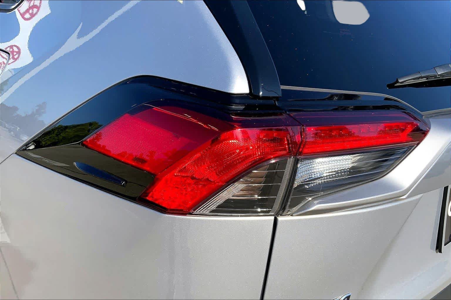 Used 2020 Toyota RAV4 Limited AWD/4WD image 28