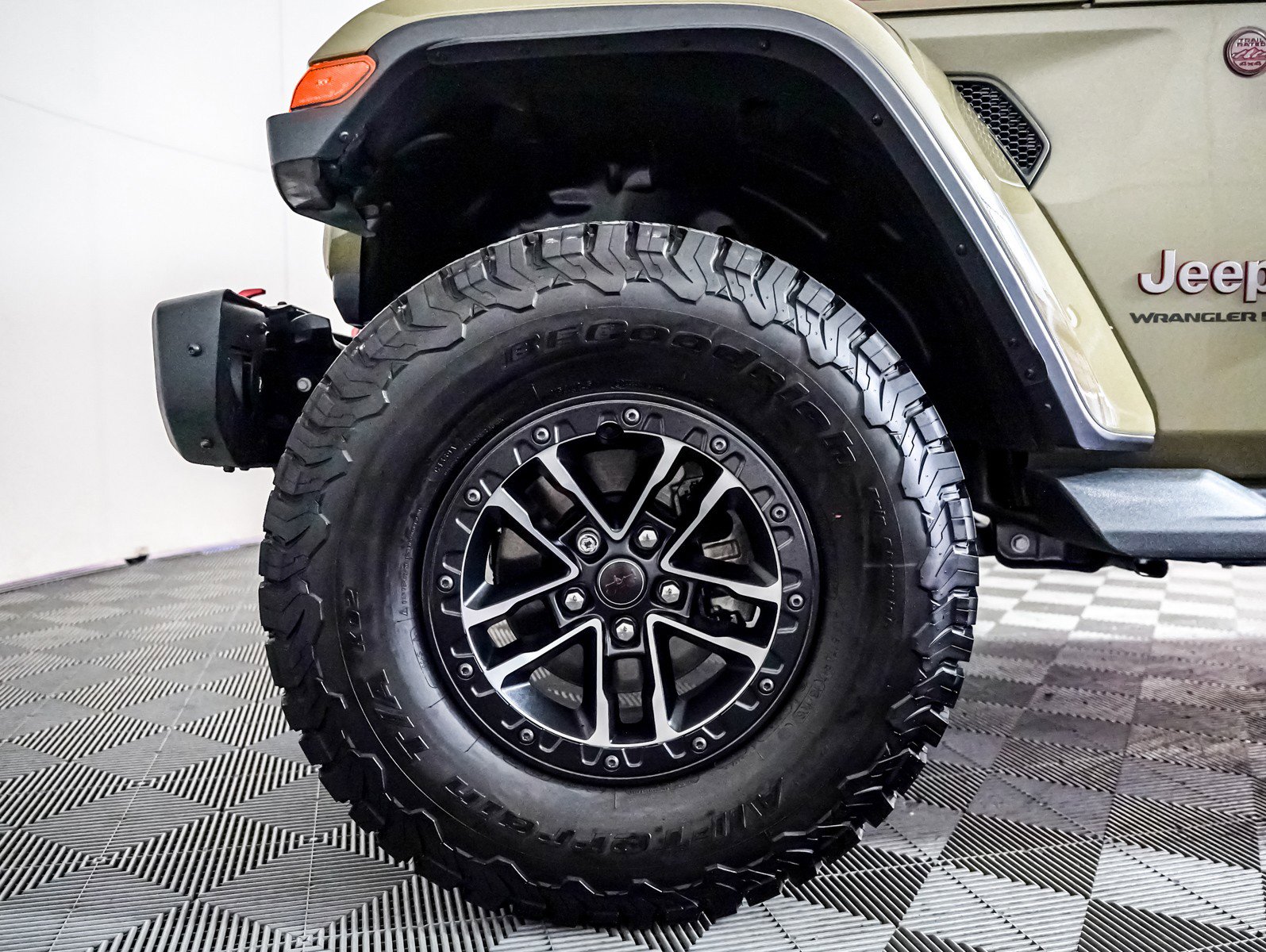Used 2025 Jeep Wrangler Unlimited Rubicon image 4