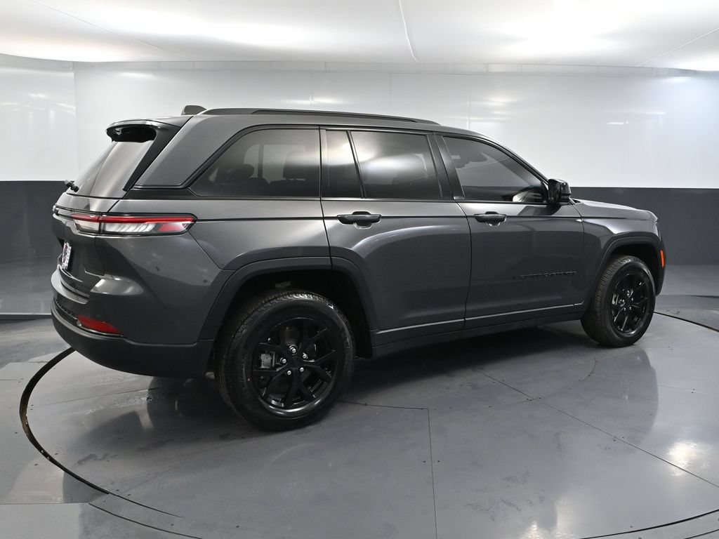 Used 2024 Jeep Grand Cherokee Altitude AWD/4WD image 4
