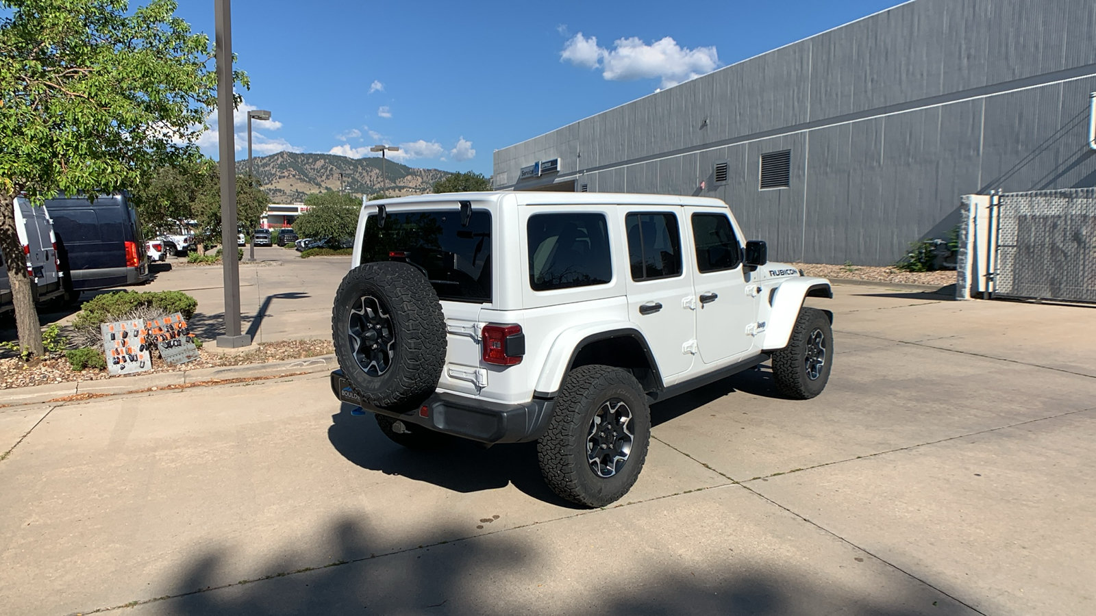 Used 2023 Jeep Wrangler Unlimited Rubicon 4xe w/ Cold Weather Group AWD/4WD image 5