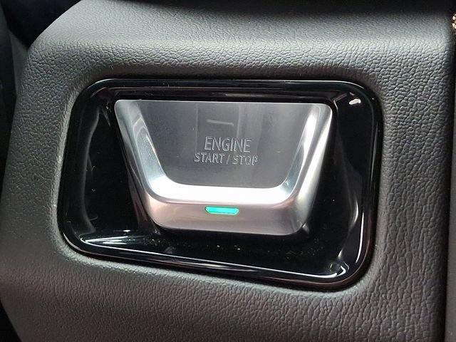 Used 2025 GMC Yukon XL Denali AWD/4WD image 16