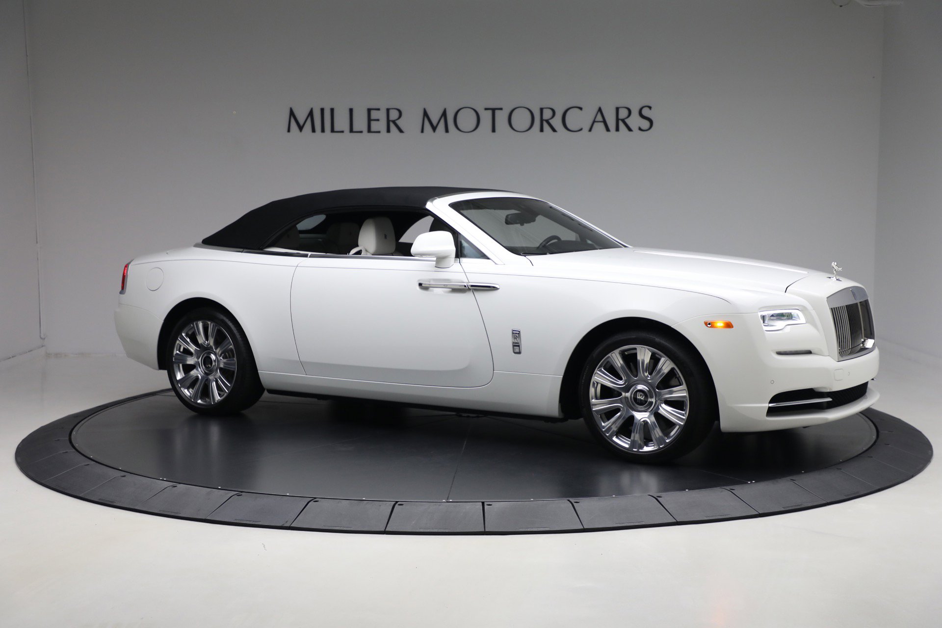 Certified 2018 Rolls-Royce Dawn image 25