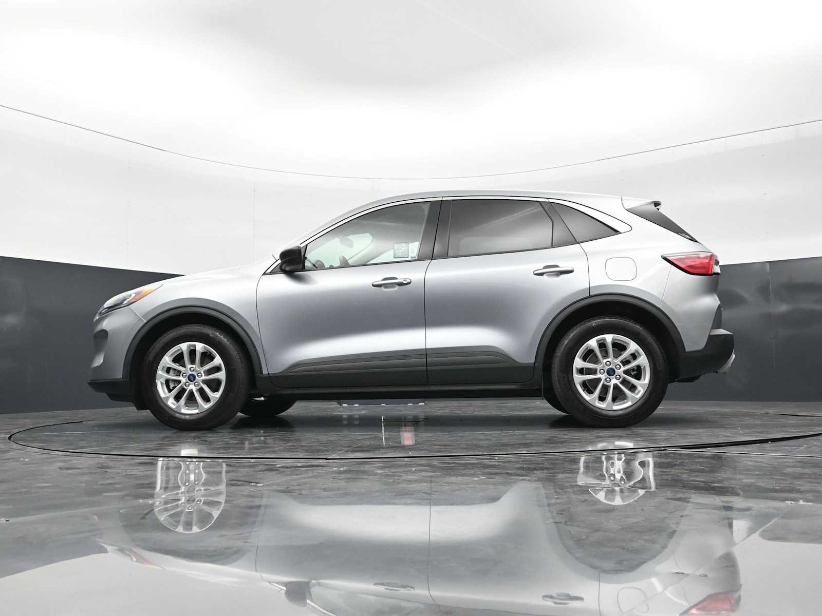 Used 2022 Ford Escape SE w/ Convenience Package FWD image 32