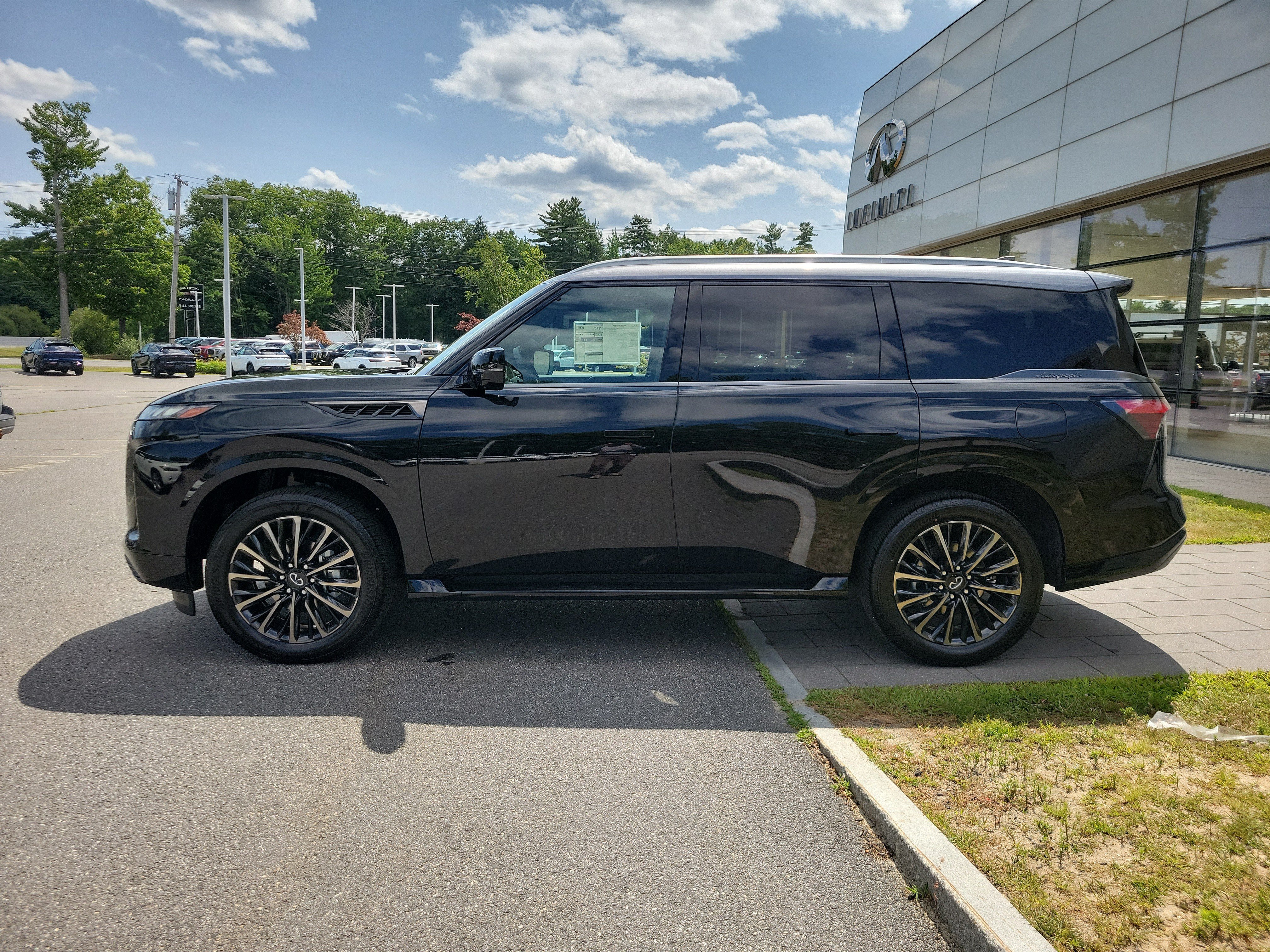 New 2027 INFINITI QX80 Autograph AWD/4WD image 2