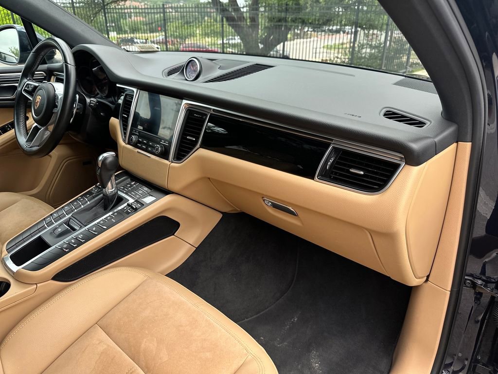 Used 2018 Porsche Macan AWD/4WD image 40