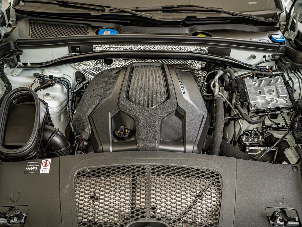 Certified 2025 Porsche Macan image 50