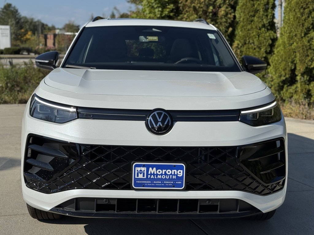 New 2025 Volkswagen Tiguan SE R-Line image 2