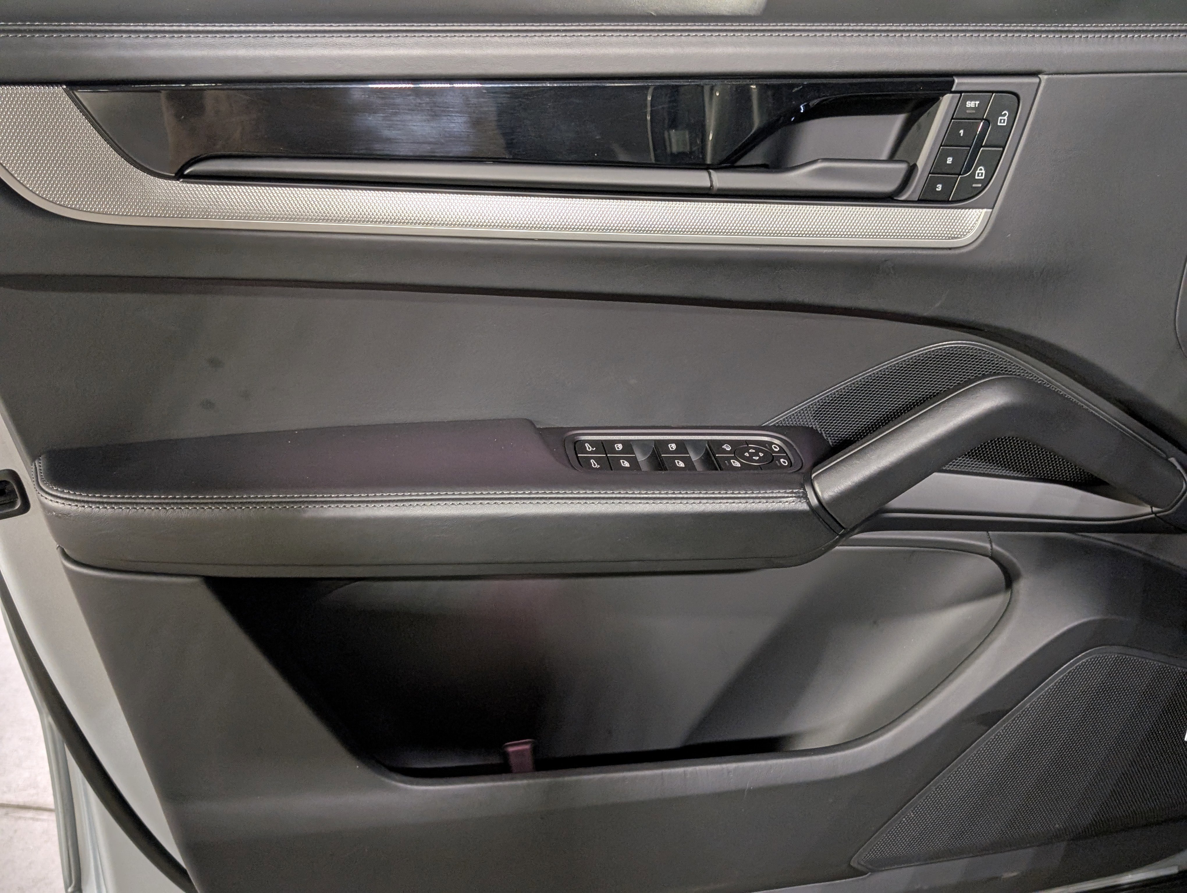 Certified 2025 Porsche Cayenne S image 18