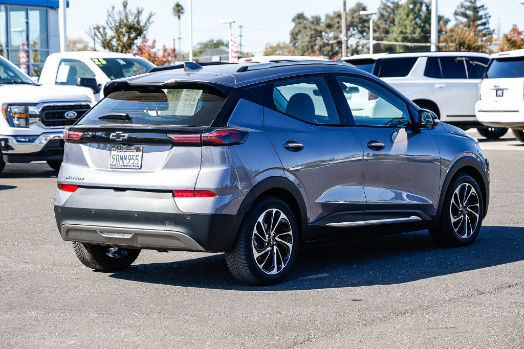 Used 2022 Chevrolet Bolt EUV Premier w/ Sun & Sound Package FWD image 4