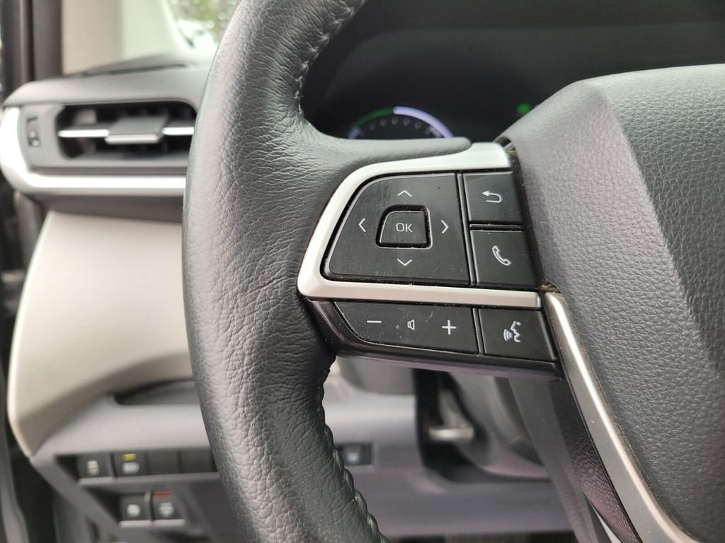 Used 2021 Toyota Sienna XLE FWD image 25