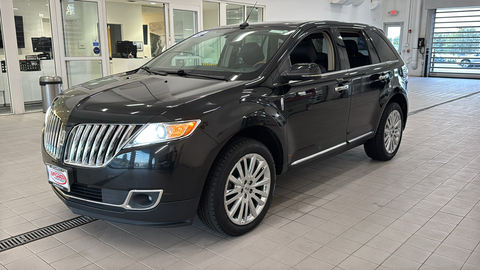 Used 2015 Lincoln MKX AWD w/ Equipment Group 102A image 9