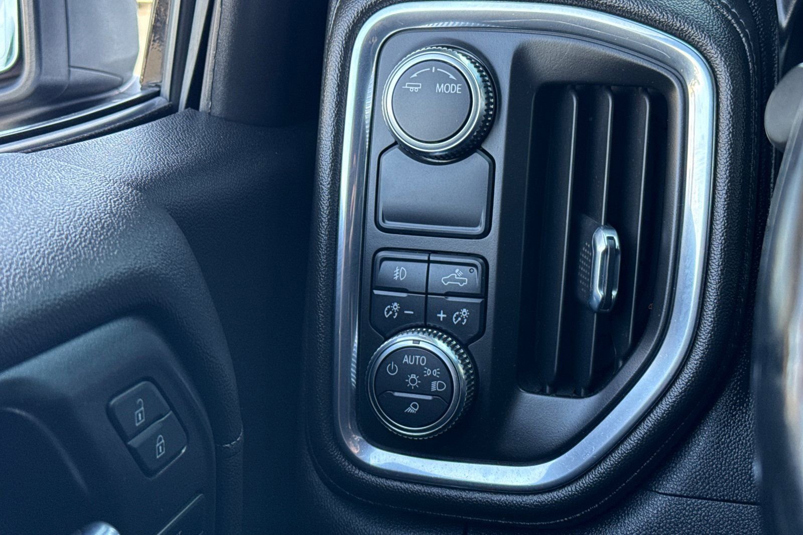 Used 2021 GMC Sierra 1500 SLT image 38