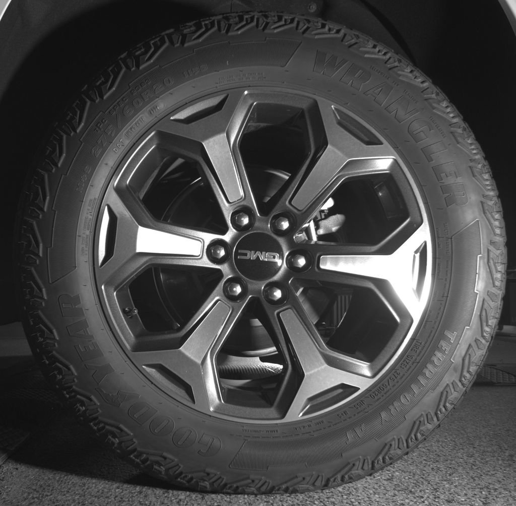 Used 2025 GMC Yukon AT4 Ultimate AWD/4WD image 12