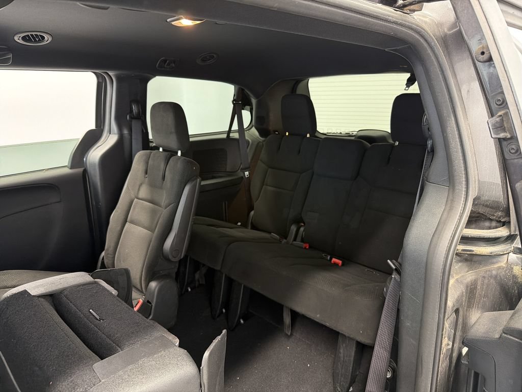 Used 2015 Dodge Grand Caravan SXT w/ Blacktop Package FWD image 19