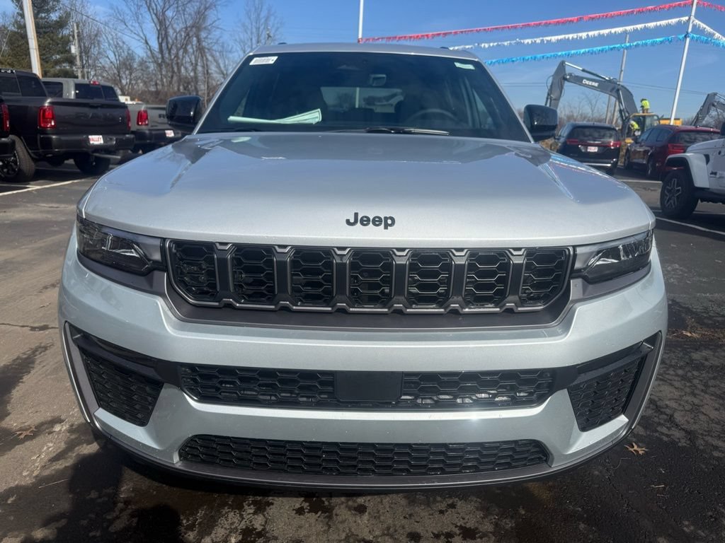 New 2026 Jeep Grand Cherokee Limited w/ Limited Altitude Package AWD/4WD image 9