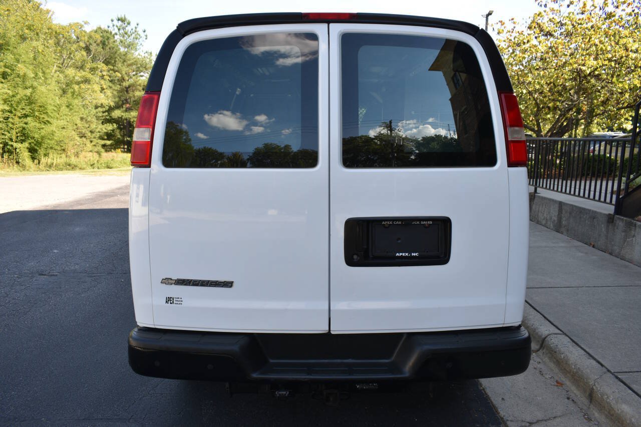 Used 2015 Chevrolet Express 2500 RWD image 6