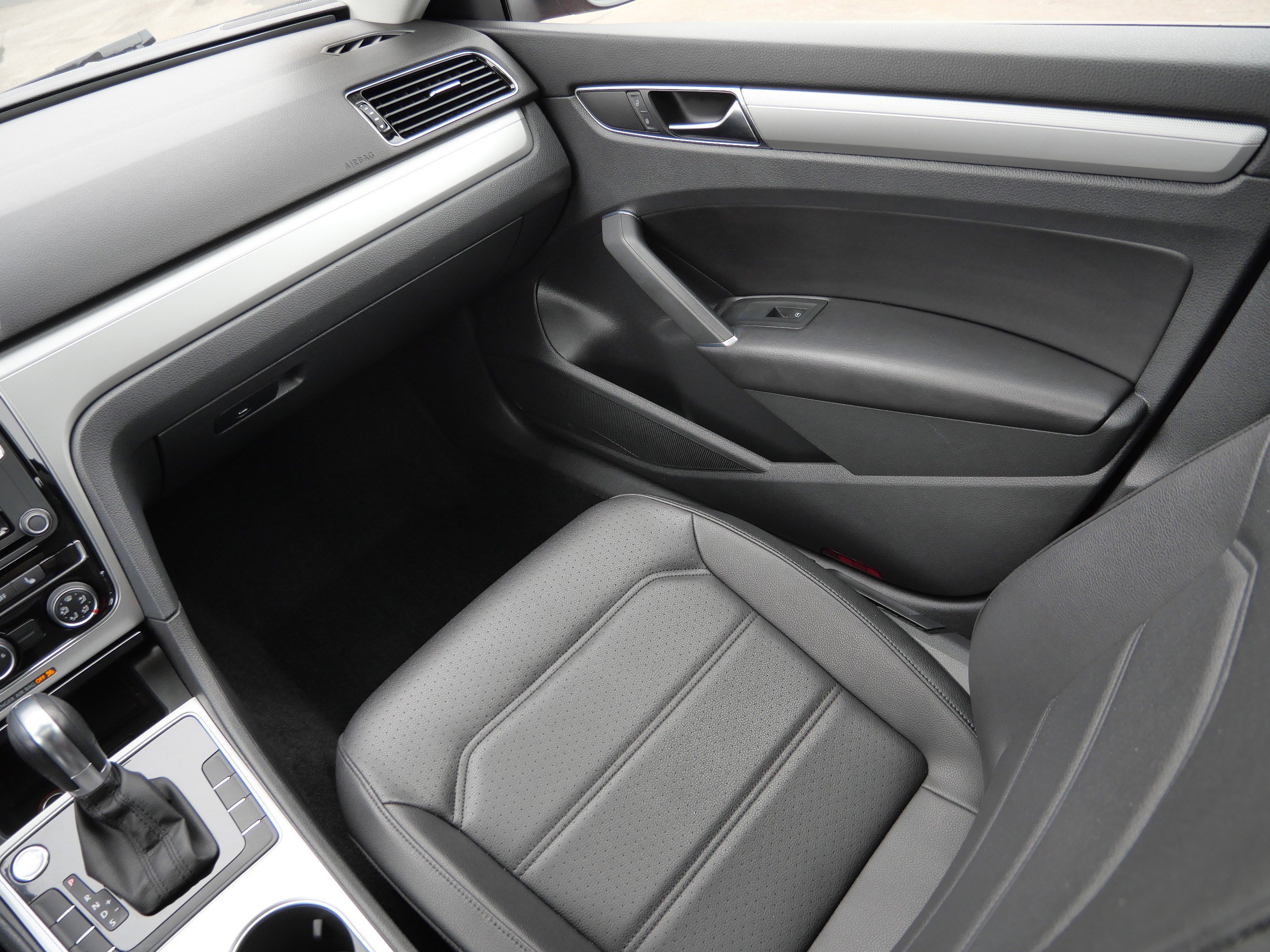 Used 2019 Volkswagen Passat 2.0T Wolfsburg image 11