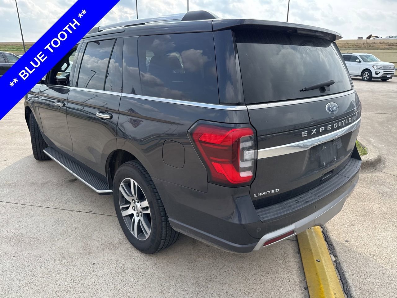 Used 2023 Ford Expedition Limited image 9