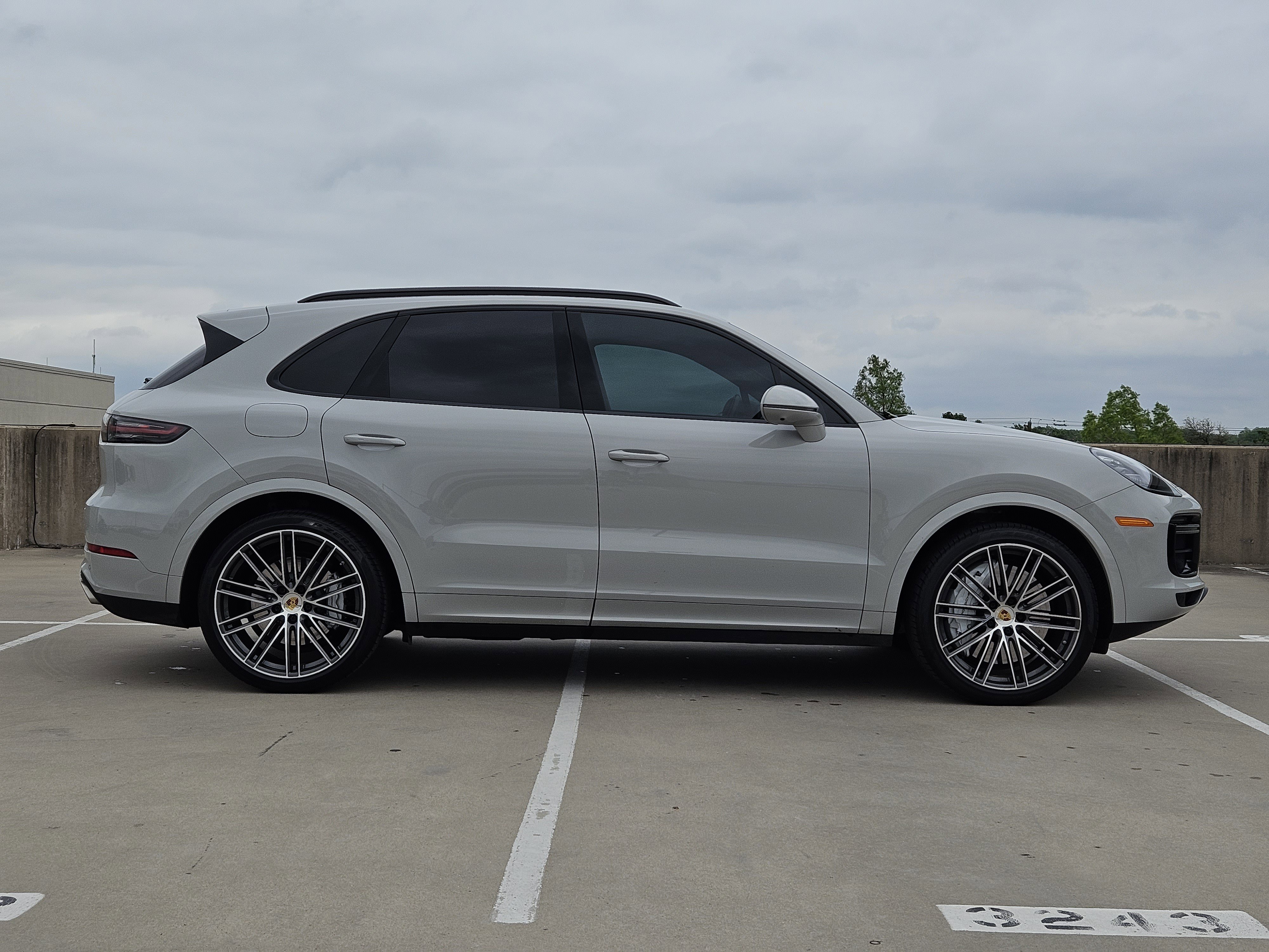 Certified 2022 Porsche Cayenne Turbo image 9