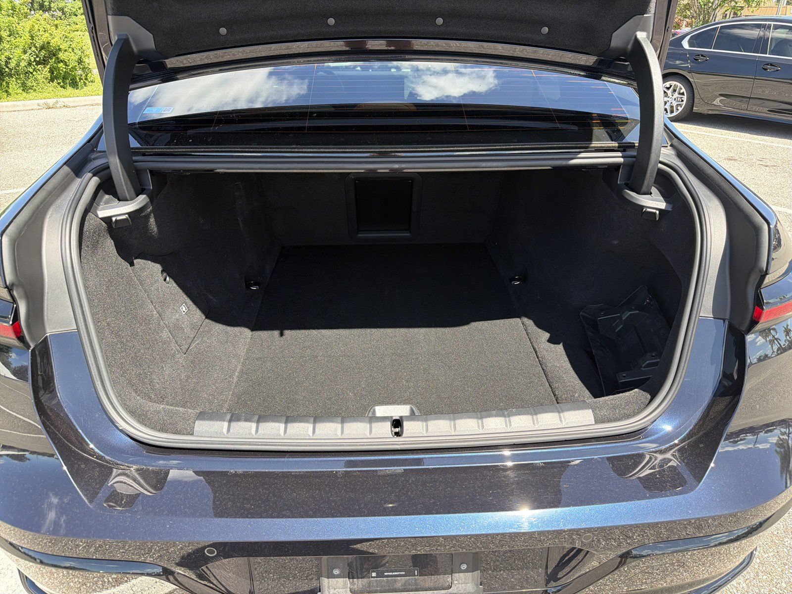 Certified 2024 BMW i7 xDrive60 w/ Executive Package AWD/4WD image 12
