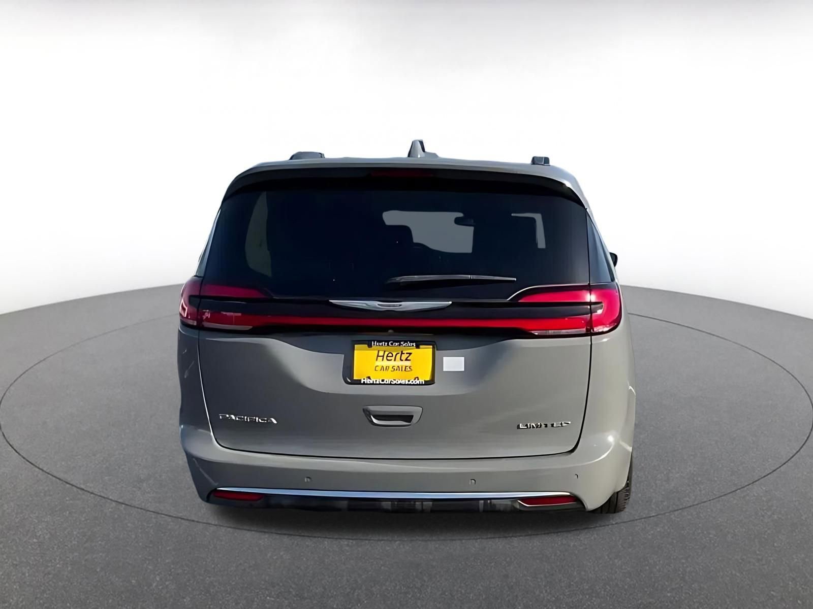 Used 2022 Chrysler Pacifica Limited FWD image 12