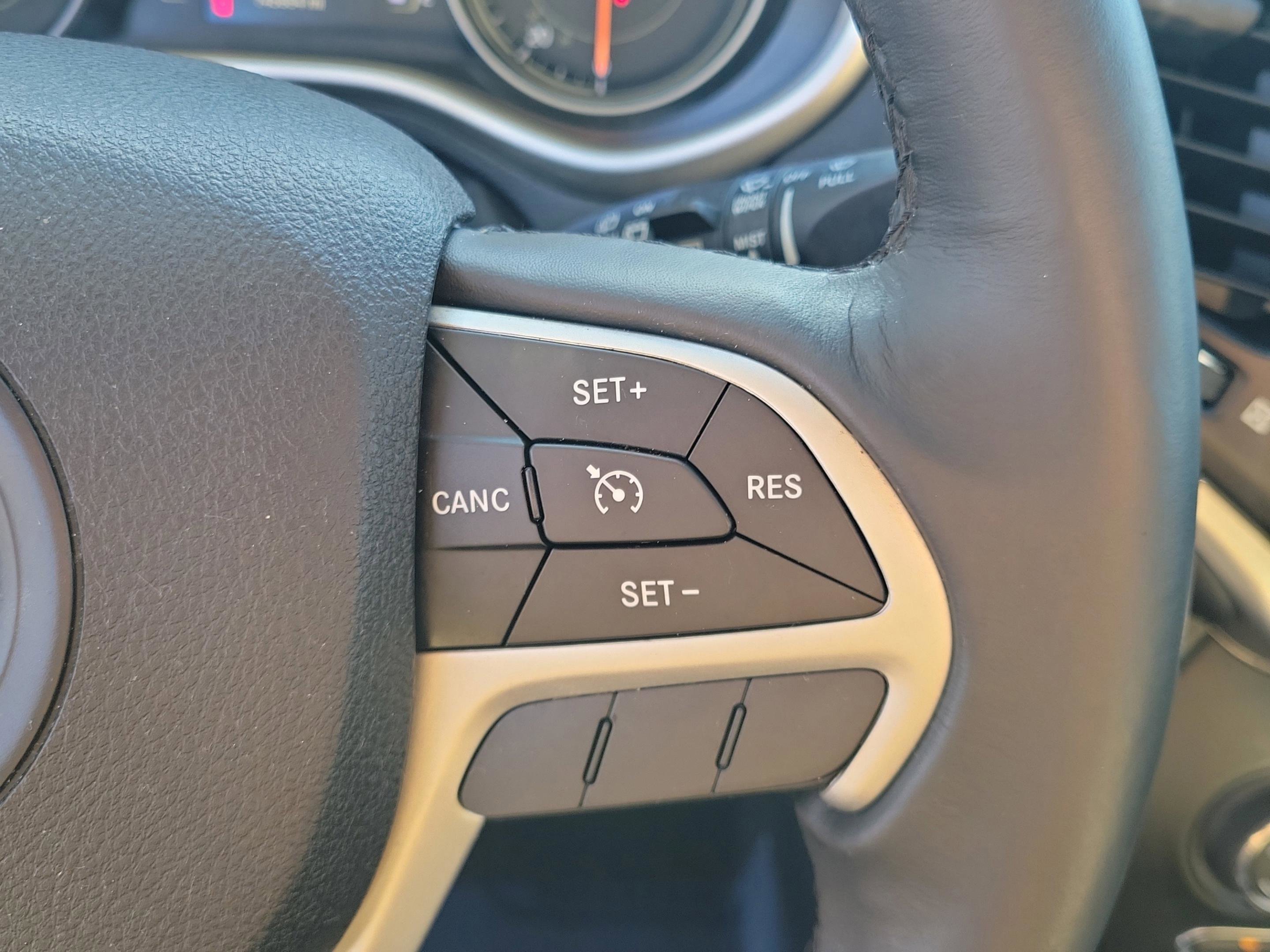 Used 2016 Jeep Cherokee Latitude image 22