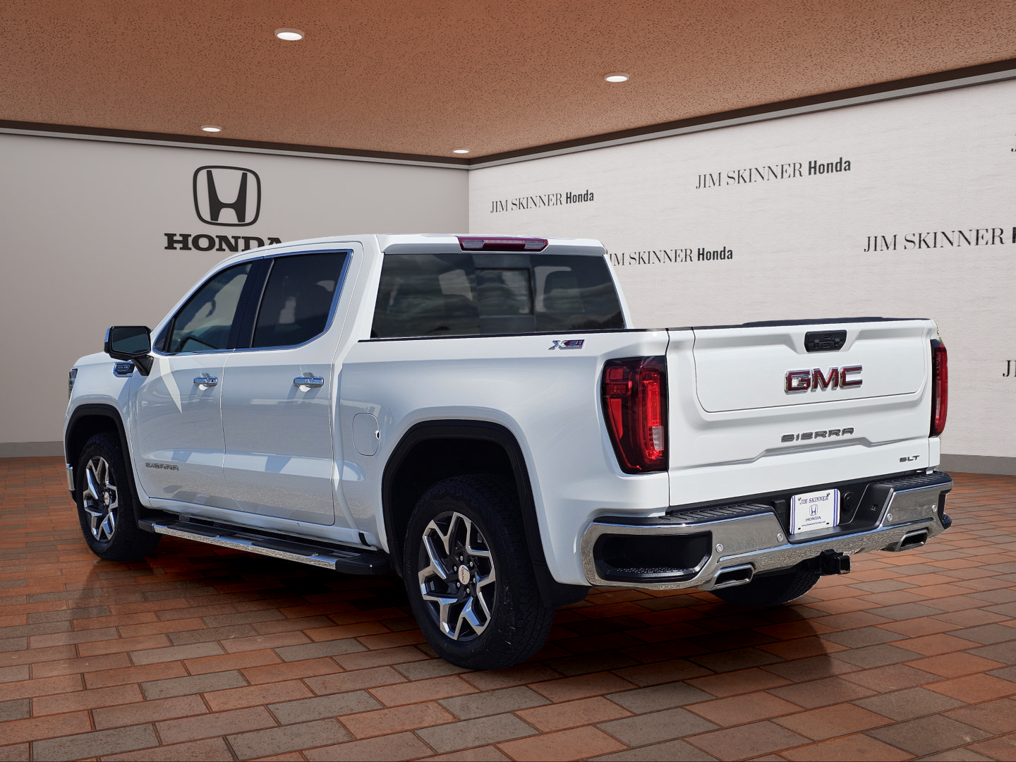 Used 2024 GMC Sierra 1500 SLT w/ SLT Premium Plus Package AWD/4WD image 14