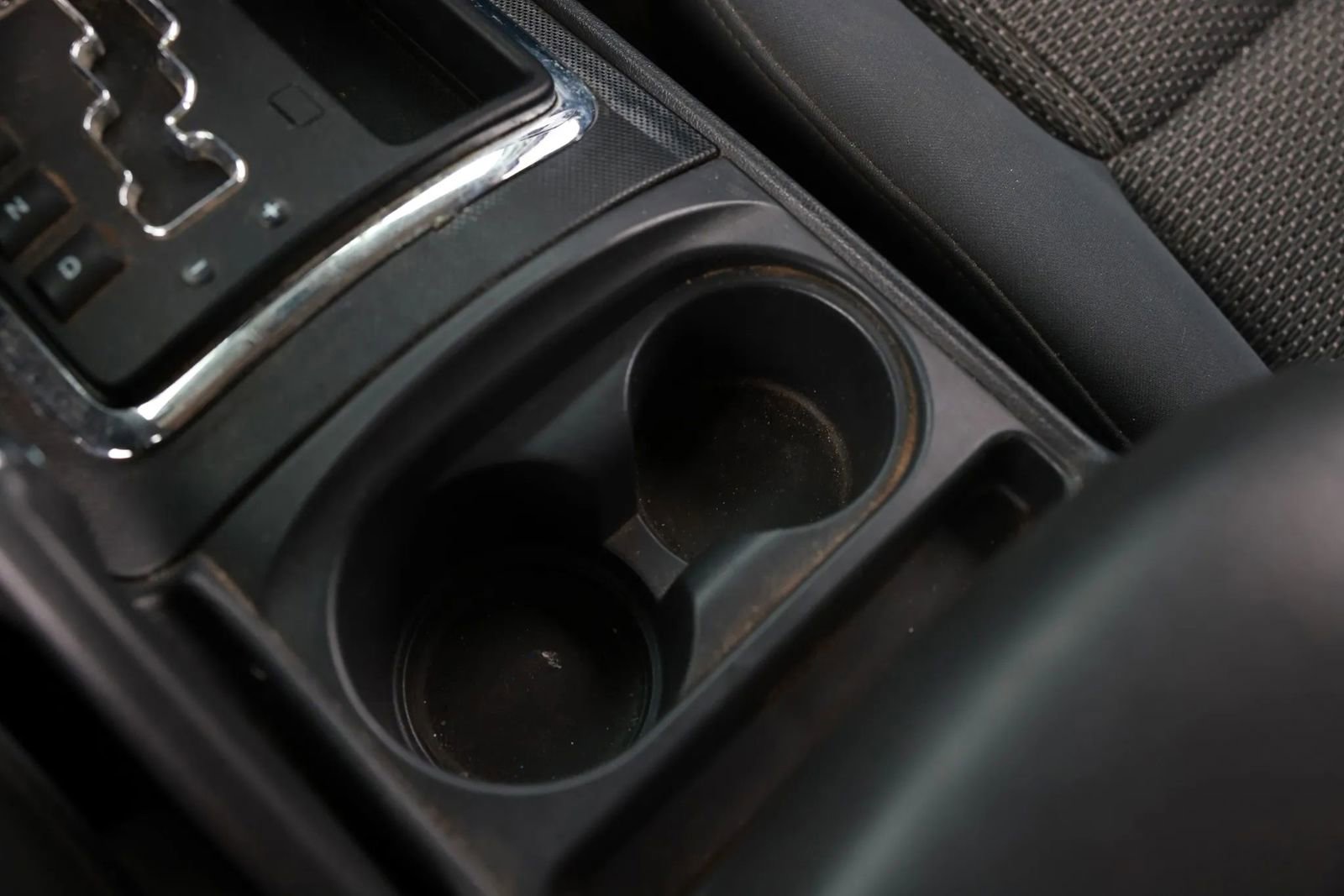 Used 2010 Jeep Commander Sport image 40