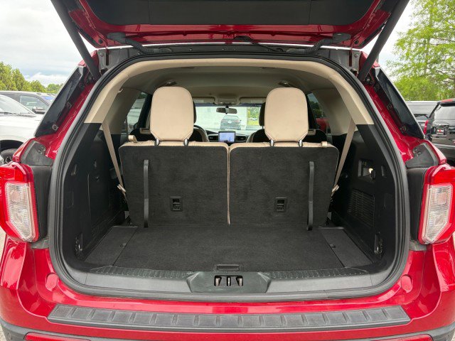 Used 2022 Ford Explorer XLT w/ Equipment Group 202A AWD/4WD image 14