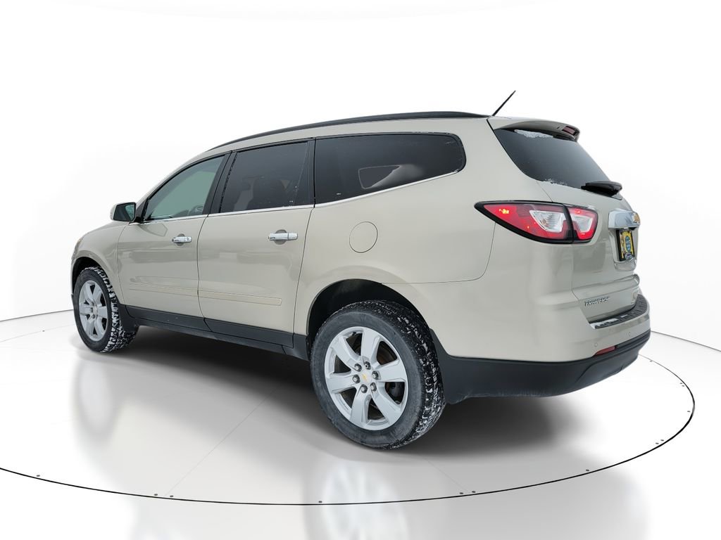 Used 2017 Chevrolet Traverse LT w/ Style and Technology Package FWD image 3