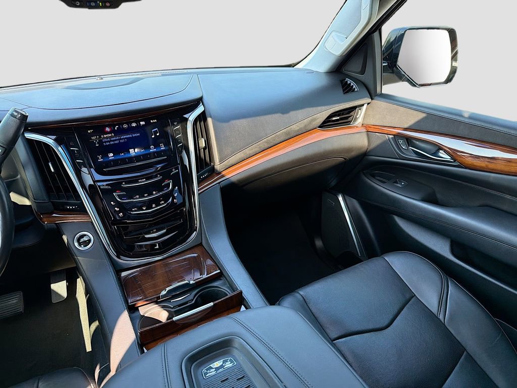 Used 2016 Cadillac Escalade Luxury AWD/4WD image 24