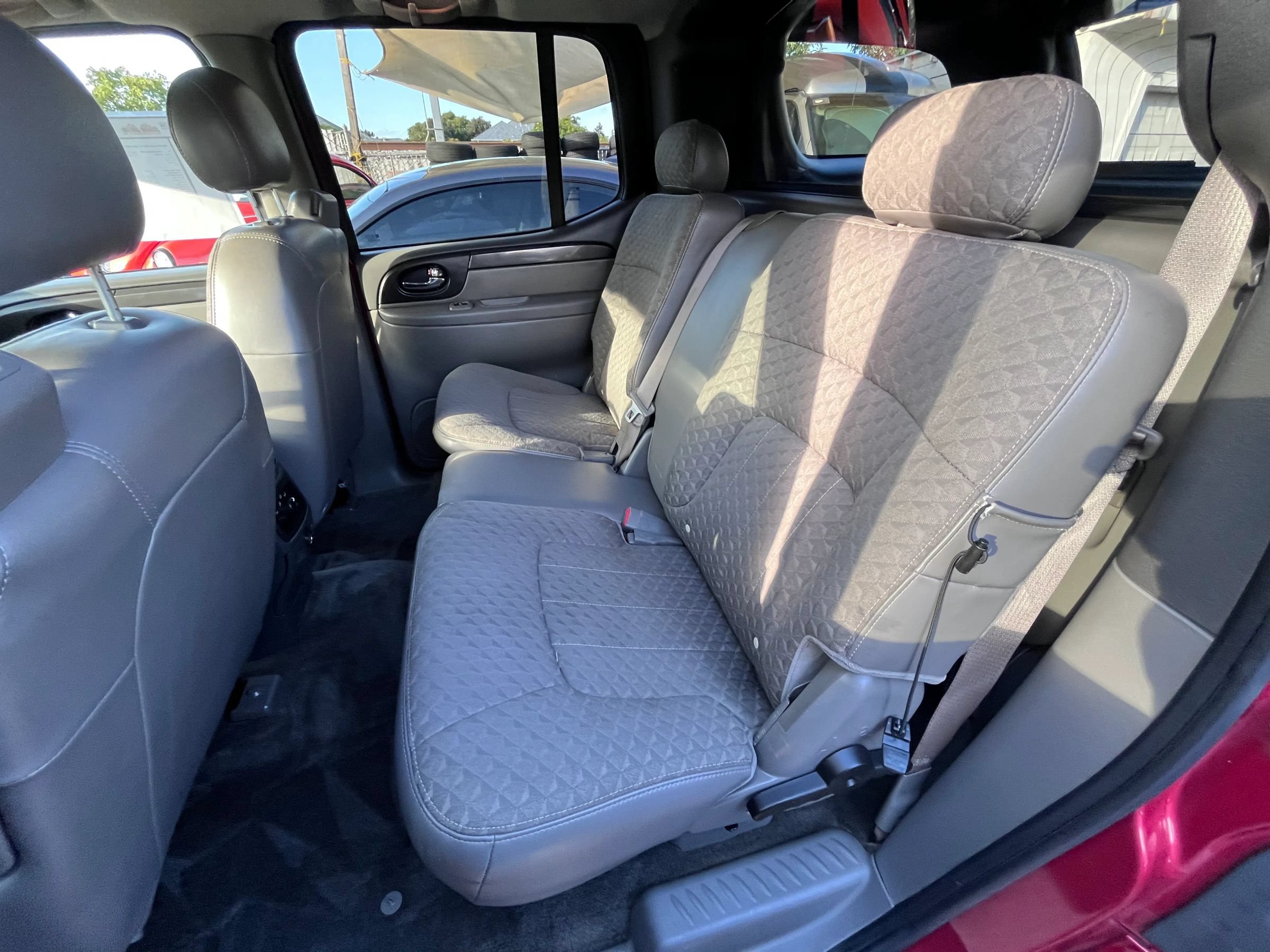Used 2004 GMC Envoy XUV SLE w/ 1SB Preferred Equipment Group RWD image 15